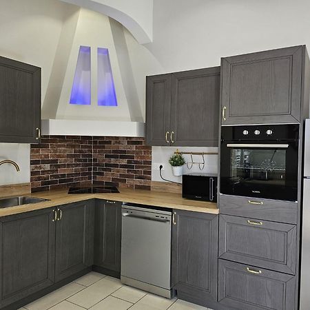 Agreable Logement Avec Terrasse Saint-Victoret Kültér fotó