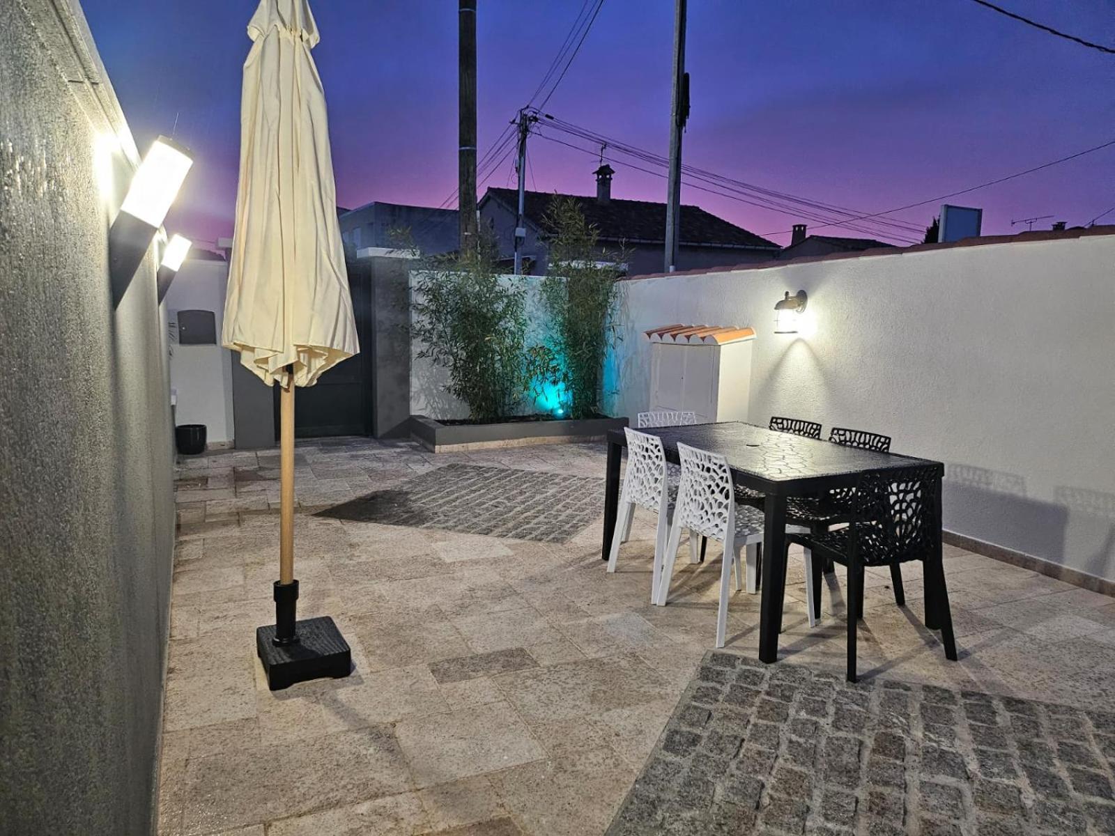 Agreable Logement Avec Terrasse Saint-Victoret Kültér fotó